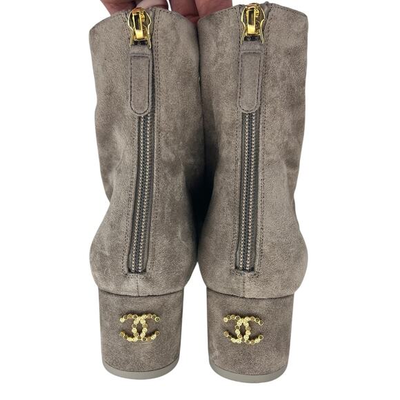 Chanel 2024 Cap Toe Interlocking CC Logo Suede Boots - Picture 11 of 15